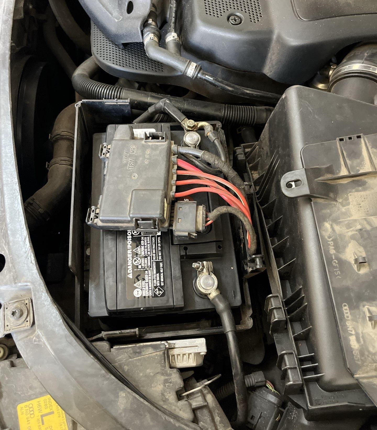 Mobile car battery service at home